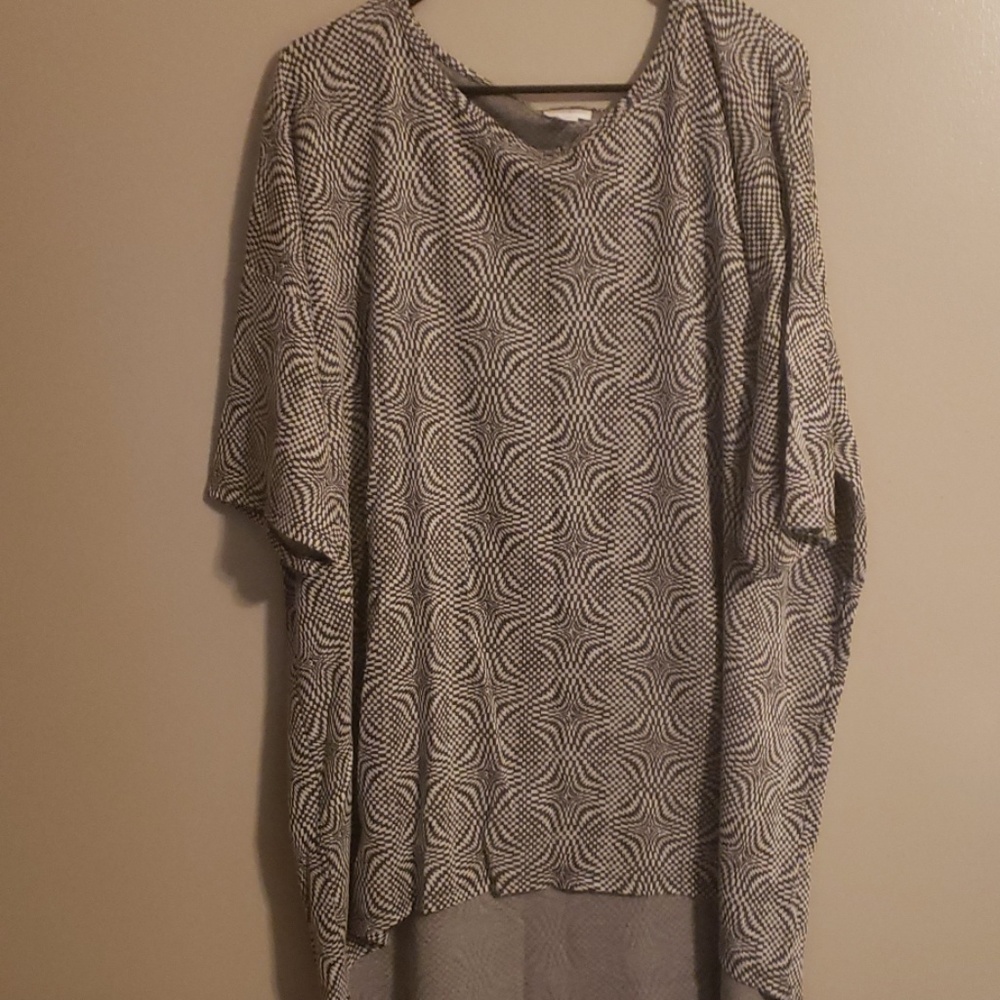 Black and white tunic